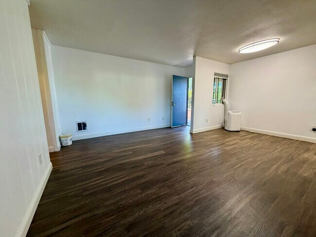 3238 Ashford St San Diego, CA 92111 photo 2