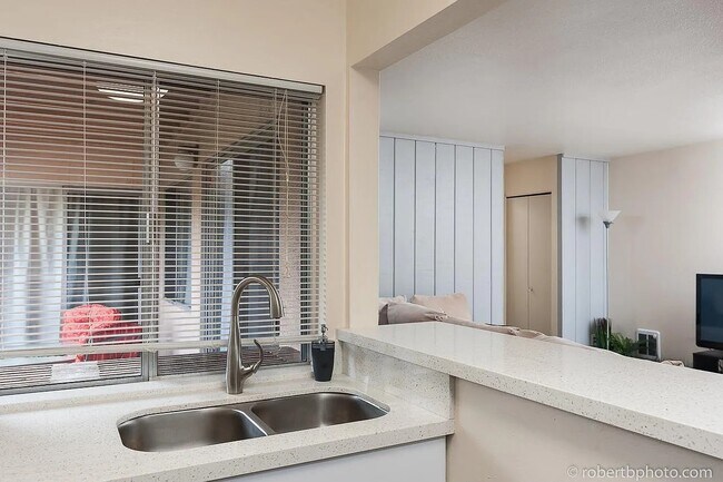 3238 Ashford St San Diego, CA 92111 photo 5