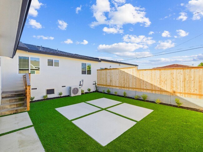 436 Date Ave Imperial Beach, CA 91932 photo 2