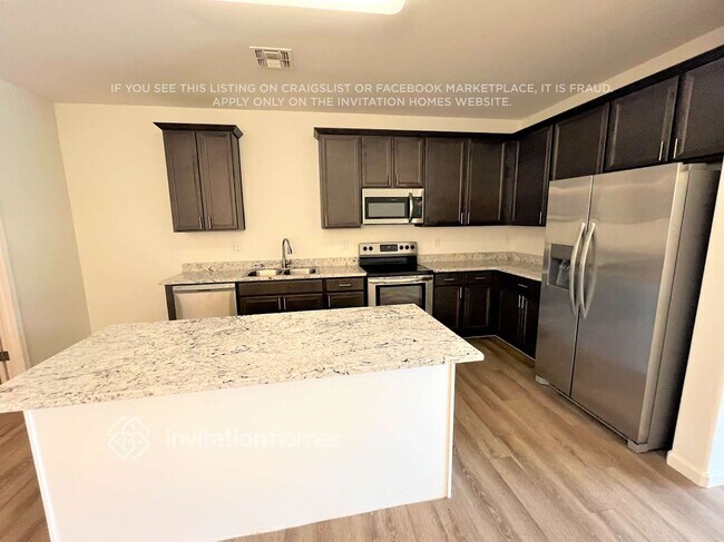 17950 W Tina Ln Surprise, AZ 85387 photo 4