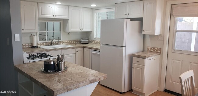 4440 E Campbell Ave Phoenix, AZ 85018 photo 2