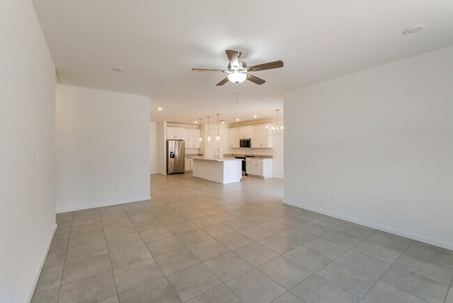 24426 Grenadine Rd Buckeye, AZ 85326 photo 4