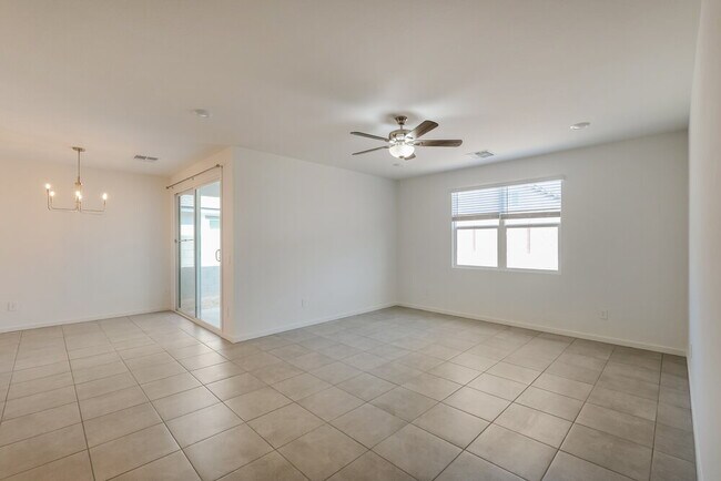 24426 Grenadine Rd Buckeye, AZ 85326 photo 5