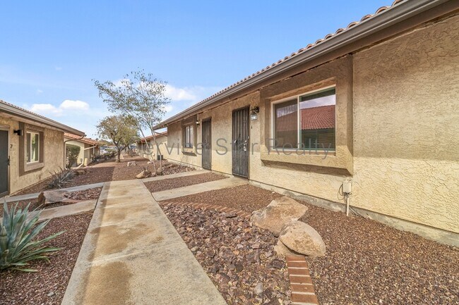 10210 N 7th Ave Phoenix, AZ 85021 photo 2