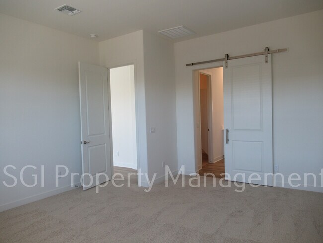 10165 E Thistle Ave Mesa, AZ 85212 photo 3
