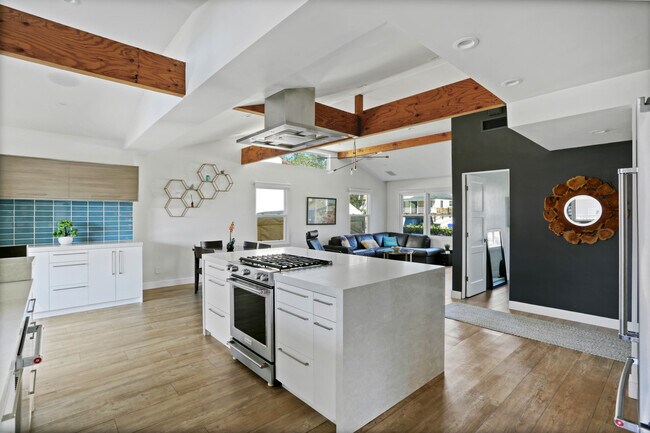 1427 Wilbur Ave San Diego, CA 92109 photo 4