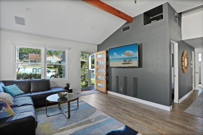1427 Wilbur Ave San Diego, CA 92109 photo 2