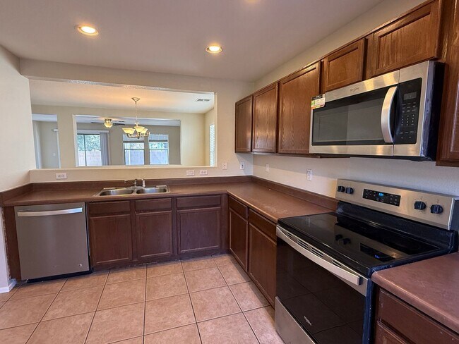 11214 W Pierce St Avondale, AZ 85323 photo 4