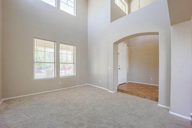 2516 W St Kateri Dr Phoenix, AZ 85041 photo 4