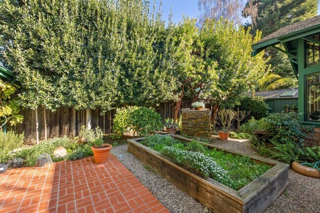 1325 Cowper St Palo Alto, CA 94301 photo 4