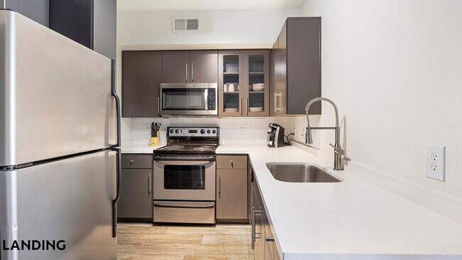 1001 E Playa Del Norte Dr Tempe, AZ 85288 photo 3