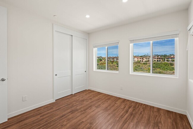 1251-1253 Van Nuys St San Diego, CA 92109 photo 4