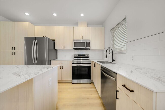 E Street Apartments photo 4