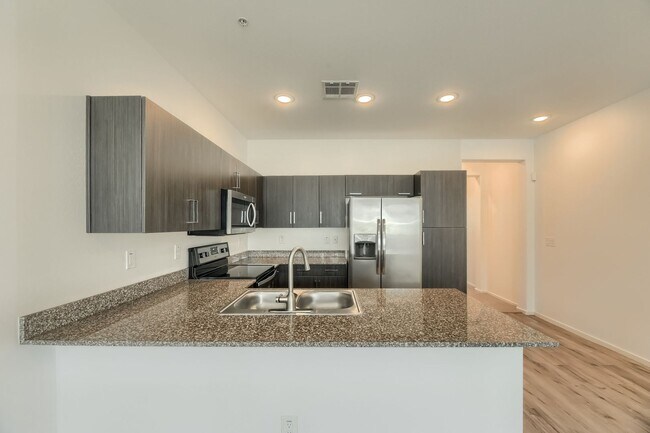 2317 E Hidalgo Ave Phoenix, AZ 85040 photo 3