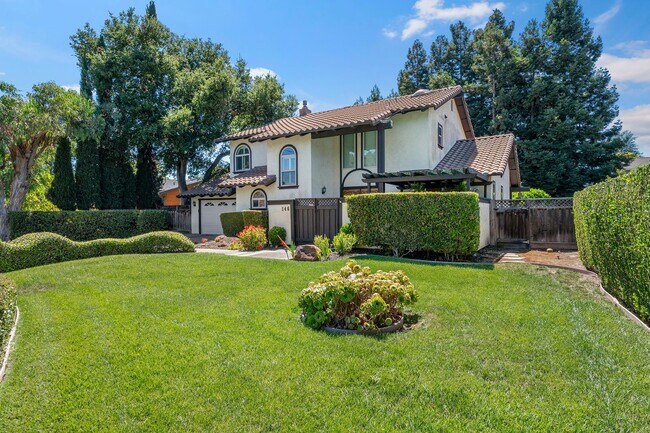 146 Mountain View Ave Los Altos, CA 94024 photo 3
