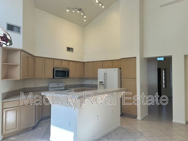 1667 S Sycamore Pl photo 4