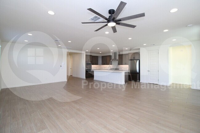 27480 N 73rd Dr Peoria, AZ 85383 photo 5