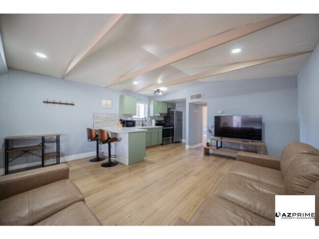1221 E Highland Ave Phoenix, AZ 85014 photo 5