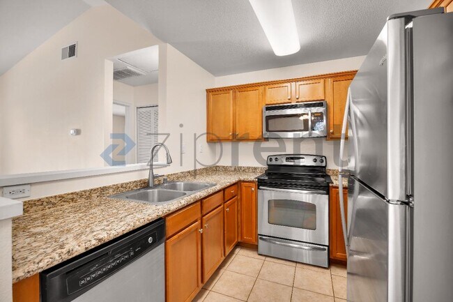 Unit 1008 photo 4