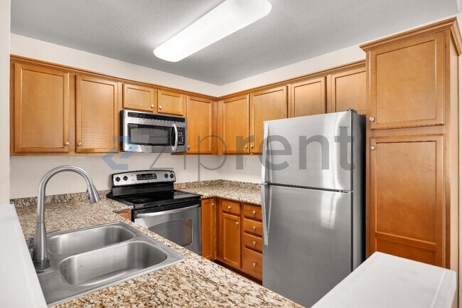 Unit 1008 photo 2
