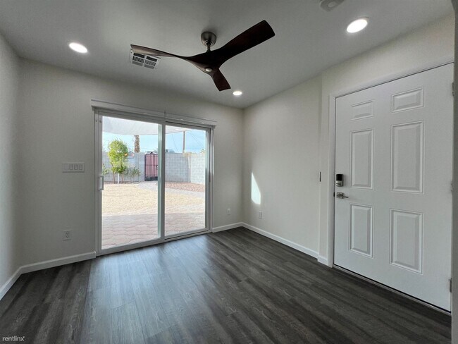 2204 N Normal Ave Tempe, AZ 85288 photo 3