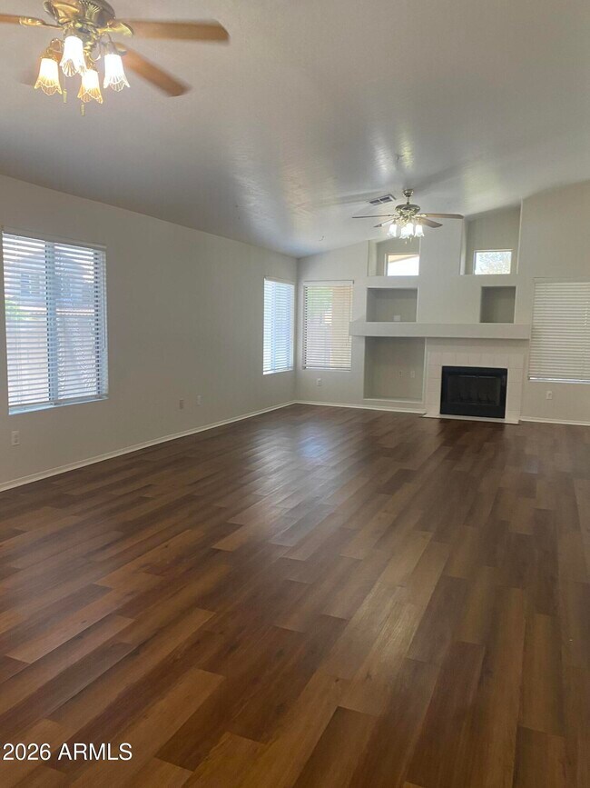 1704 E Pontiac Dr Phoenix, AZ 85024 photo 2