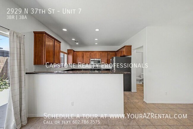 2929 N 37th St Phoenix, AZ 85018 photo 4