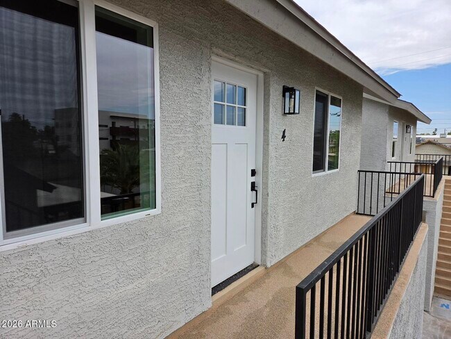 824 N 11th Ave Phoenix, AZ 85007