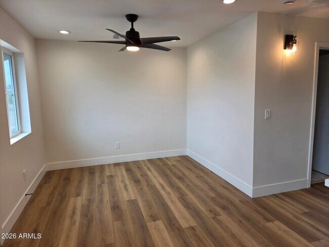 824 N 11th Ave Phoenix, AZ 85007 photo 3