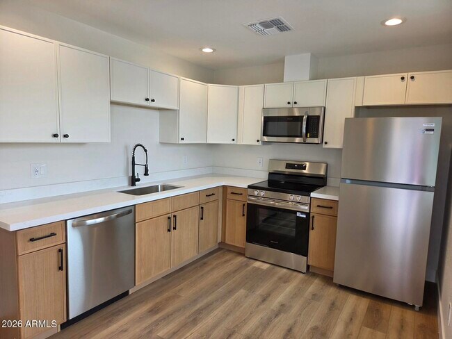 824 N 11th Ave Phoenix, AZ 85007 photo 2