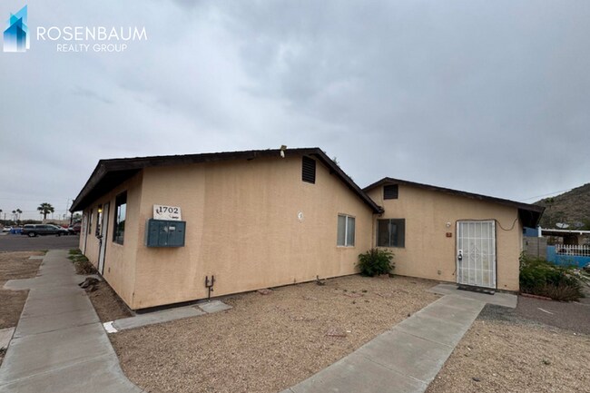 1702 W Shangri La Rd Phoenix, AZ 85029 photo 2