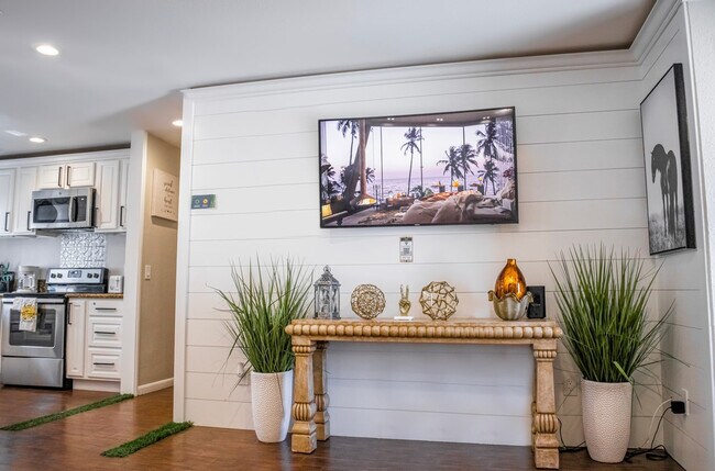 660 Sunnyside Ave San Diego, CA 92114 photo 2