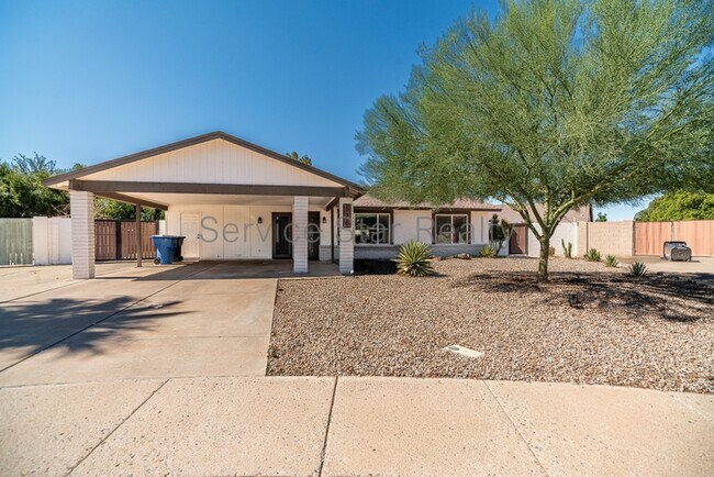 526 N Pepperwood Ct Chandler, AZ 85226 photo 2