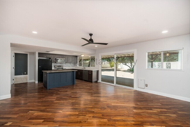 526 N Pepperwood Ct Chandler, AZ 85226 photo 4