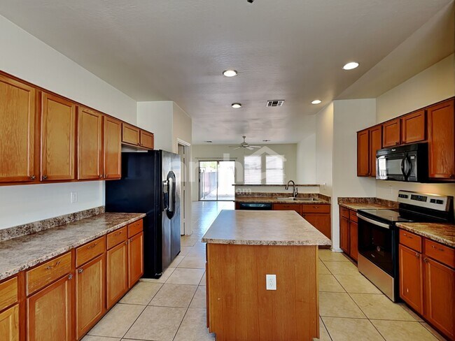 2827 S 74th Dr Phoenix, AZ 85043 photo 3
