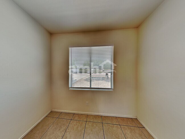 2827 S 74th Dr Phoenix, AZ 85043 photo 5