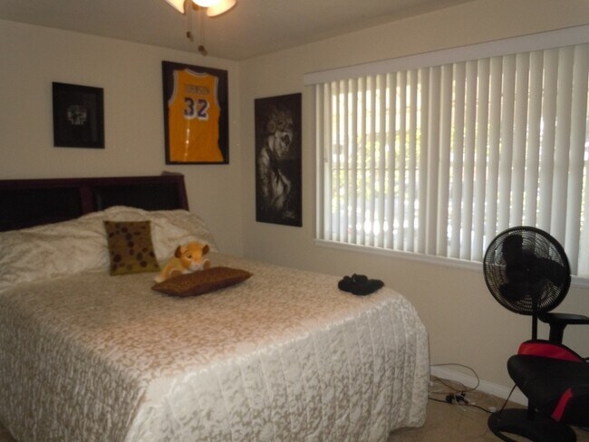 414 S Fig St photo 5