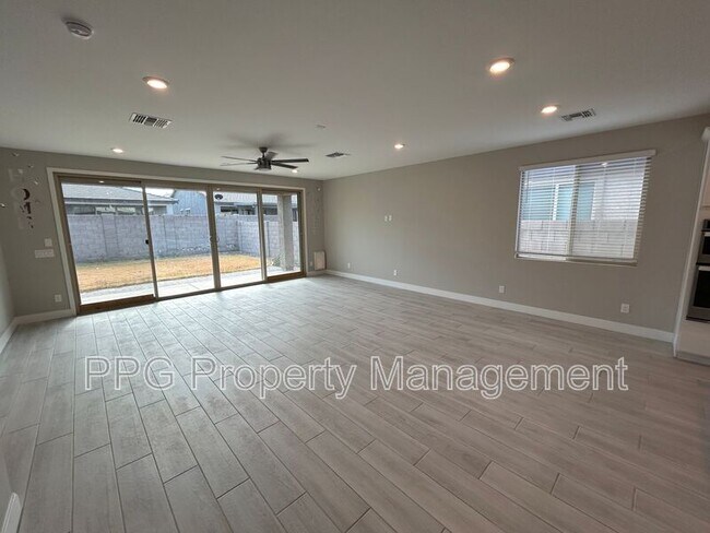 11671 W Luxton Ln Avondale, AZ 85323 photo 4