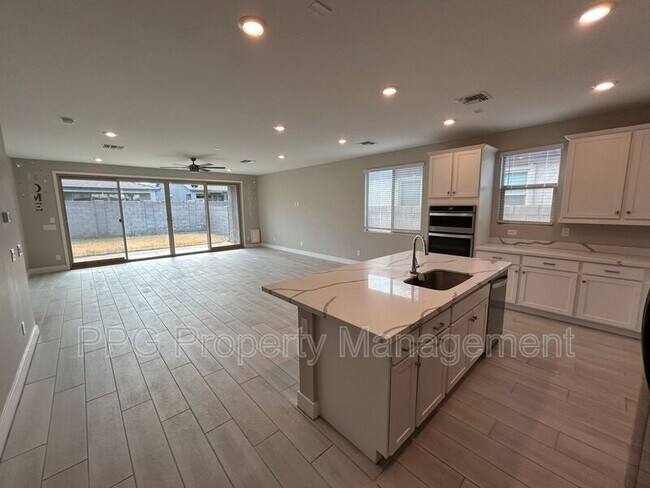 11671 W Luxton Ln Avondale, AZ 85323 photo 3