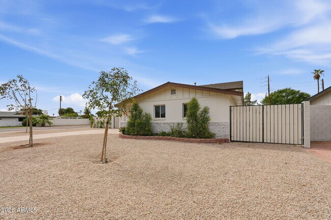 8355 E Stella Ln Scottsdale, AZ 85250 photo 3