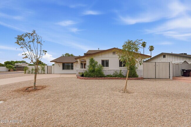 8355 E Stella Ln Scottsdale, AZ 85250 photo 2