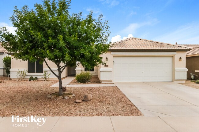 4115 E Lambeth Pl photo 2