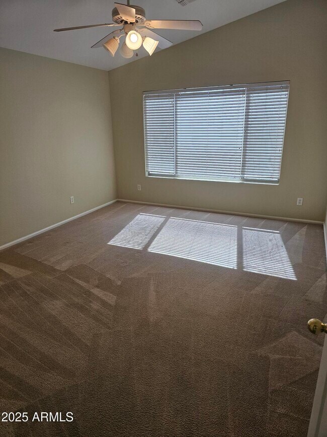 13217 W Mauna Loa Ln Surprise, AZ 85379 photo 4