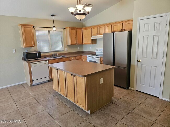 13217 W Mauna Loa Ln Surprise, AZ 85379 photo 3