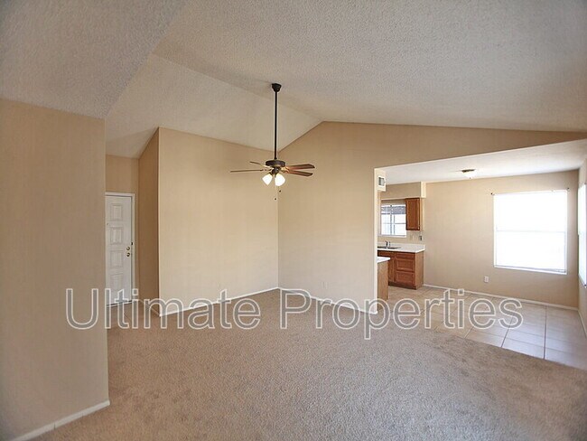 6938 W Cochise Dr photo 5