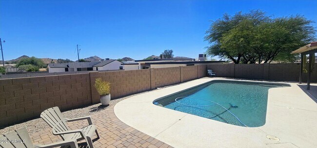 1131 E Redfield Rd Phoenix, AZ 85022 photo 2