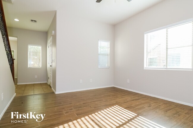 10323 W Via Del Sol Peoria, AZ 85383 photo 3