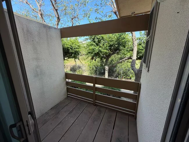 4098 Valeta St San Diego, CA 92110 photo 4