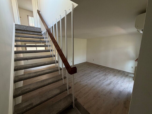 4098 Valeta St San Diego, CA 92110 photo 2