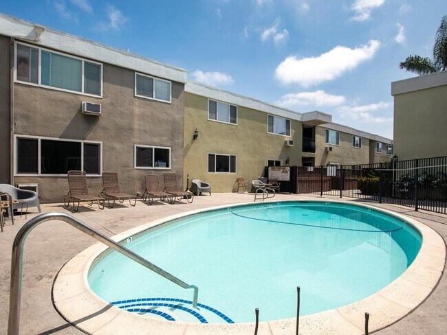 6602 Beadnell Way San Diego, CA 92117 photo 2